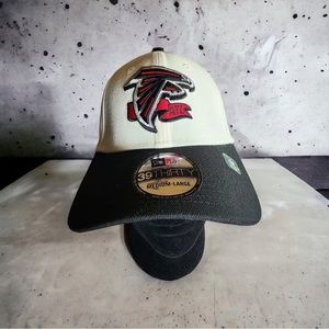 New Era Men's Atlanta Falcons 39Thirty Chrome White/Black Stretch Med/Large